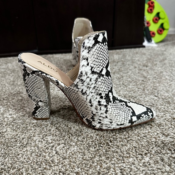 ALDO Snakeskin Mule Heels - size 8.5 - Picture 9 of 9